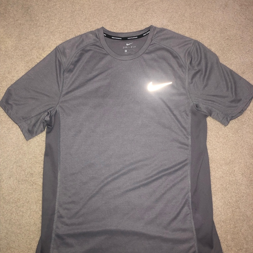 Nike Men's Short Sleeve Gray Tee